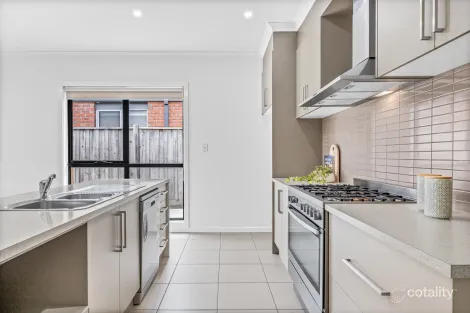 Property photo of 11 Pavilion Boulevard Wollert VIC 3750