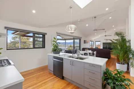 Property photo of 10 Warn Close Merimbula NSW 2548