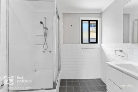 Property photo of 21 Endeavour Close Woodrising NSW 2284