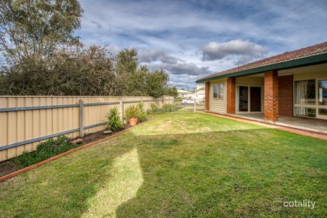 Property photo of 11 Highland Crescent West Wodonga VIC 3690
