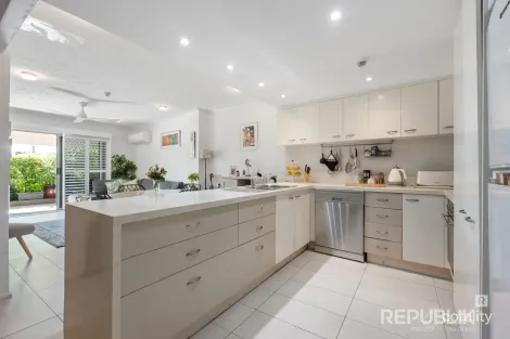 6/106-108 Marine Pde, Southport, QLD 4215