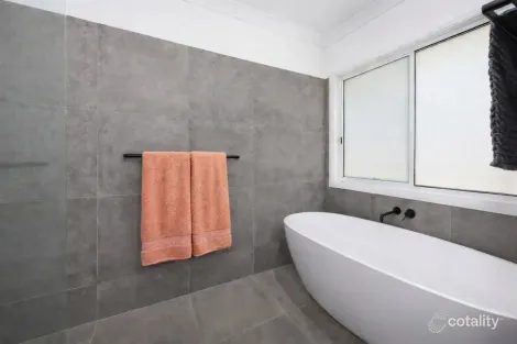 Property photo of 14 Nolan Street Lloyd NSW 2650