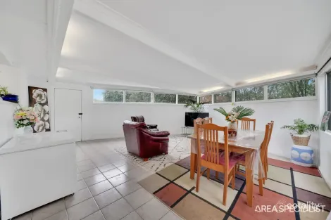 Property photo of 2 Oak Place Melton West VIC 3337