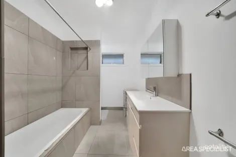 Property photo of 2 Oak Place Melton West VIC 3337