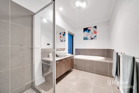 Property photo of 25 Fairbridge Road Point Cook VIC 3030