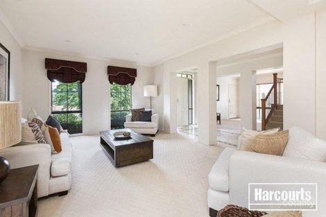 Property photo of 30 Kuranda Crescent Berwick VIC 3806