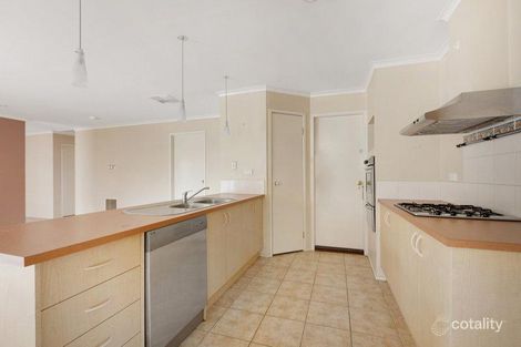 Property photo of 28 Grand Arch Way Berwick VIC 3806