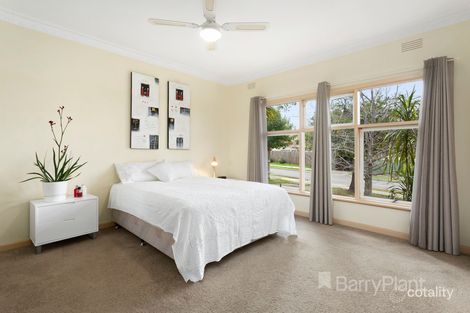 Property photo of 2 Walpole Court Watsonia VIC 3087