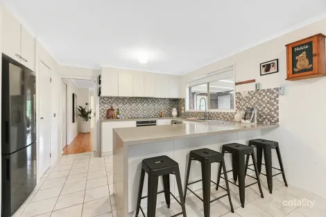 Property photo of 24 Glendale Crescent Berwick VIC 3806