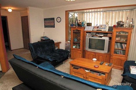 Property photo of 9 Comte Close Cranbourne West VIC 3977