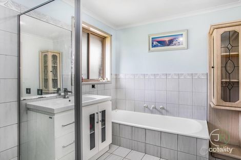 Property photo of 22 Frances Crescent Cranbourne North VIC 3977