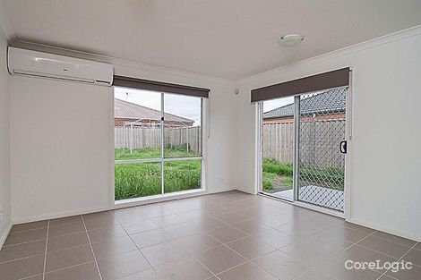 Property photo of 76 Botanica Springs Boulevard Brookfield VIC 3338