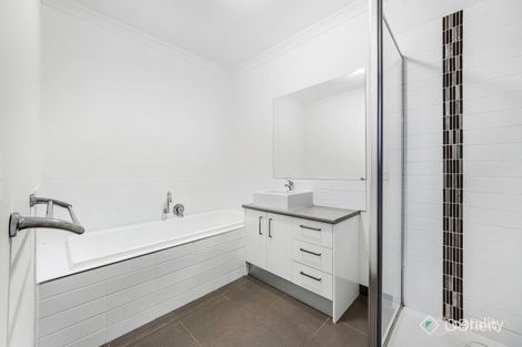 Property photo of 8A Bowerbird Place Truganina VIC 3029