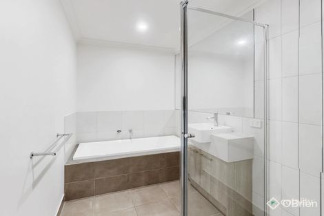 Property photo of 4 Alexander Circuit Craigieburn VIC 3064