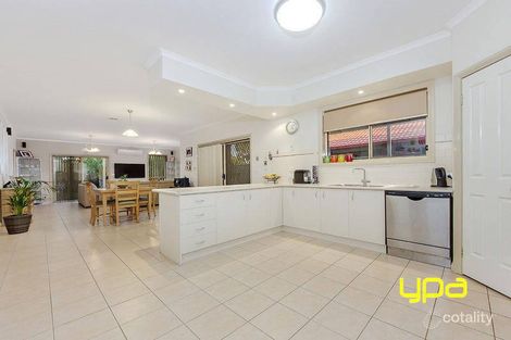 Property photo of 19 Simpson Place Caroline Springs VIC 3023
