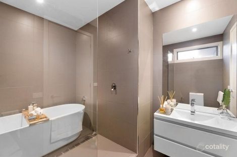 Property photo of 2/5 Lithgow Avenue Blackburn VIC 3130