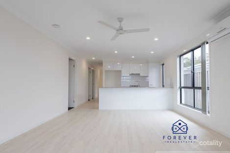 Property photo of 8 Summit Place Pimpama QLD 4209