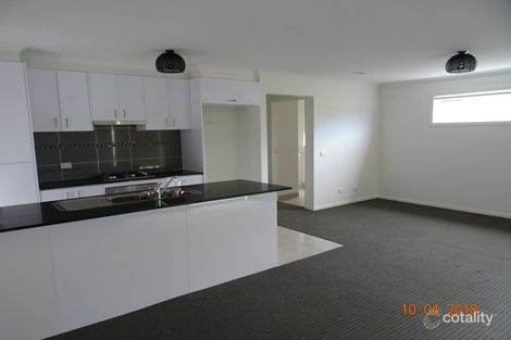 Property photo of 17 Renlik Circuit Cranbourne North VIC 3977