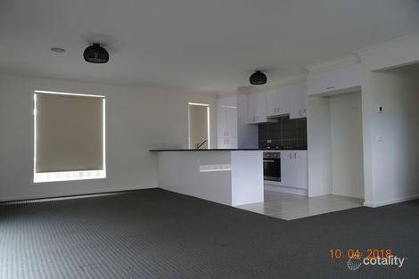Property photo of 17 Renlik Circuit Cranbourne North VIC 3977