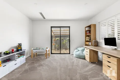 Property photo of 4 Lacombe Boulevard Doreen VIC 3754