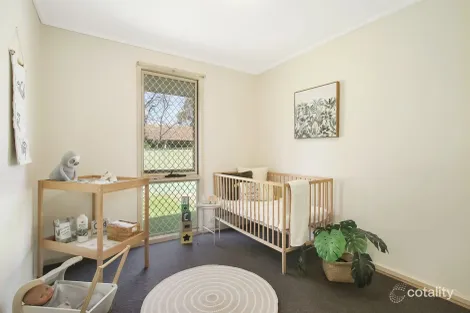 Property photo of 61 Goolagar Crescent Springdale Heights NSW 2641