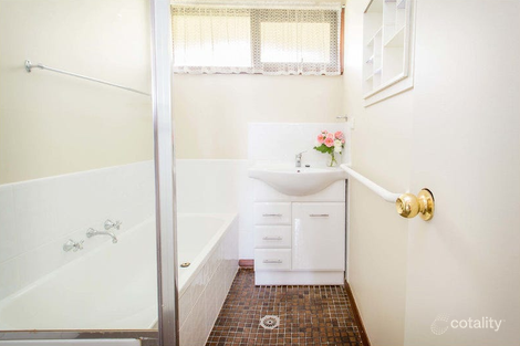 Property photo of 34 Aruma Crescent Springdale Heights NSW 2641