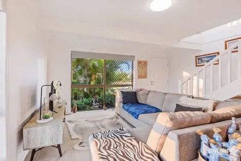 Property photo of 2/52 Corunna Crescent Ashmore QLD 4214