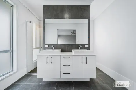 Property photo of 32 Hydrangea Avenue Redland Bay QLD 4165