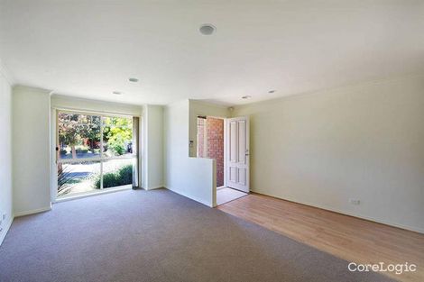 Property photo of 15 Willandra Loop Caroline Springs VIC 3023