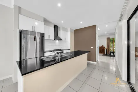 Property photo of 19 Pendula Place Pakenham VIC 3810
