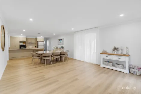 12 Linfield St, Hillcrest, QLD 4118