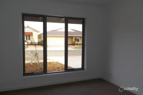 Property photo of 2 Central Park Court Ballan VIC 3342