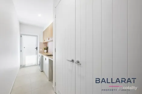 Property photo of 8 Hutchinson Drive Lucas VIC 3350