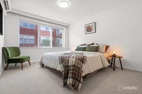 Property photo of 1/140 Hoffmans Road Essendon VIC 3040