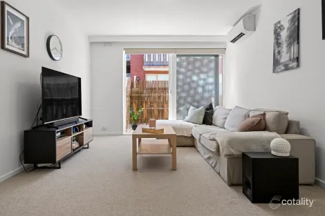 Property photo of 1/140 Hoffmans Road Essendon VIC 3040