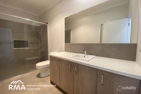 Property photo of 74 Treeve Parkway Werribee VIC 3030