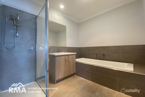 Property photo of 74 Treeve Parkway Werribee VIC 3030