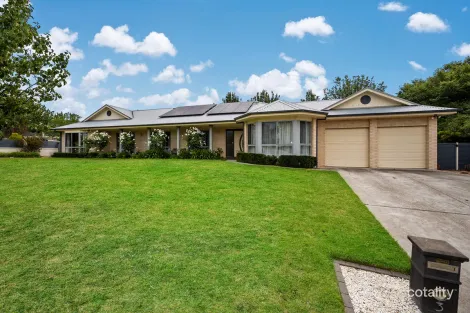 Property photo of 3 Hatton Drive Yass NSW 2582
