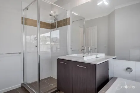 Property photo of 8 Birdswood Crescent Craigieburn VIC 3064