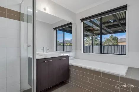Property photo of 8 Birdswood Crescent Craigieburn VIC 3064