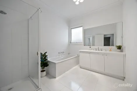 Property photo of 14 Darcy Niland Crescent Lynbrook VIC 3975