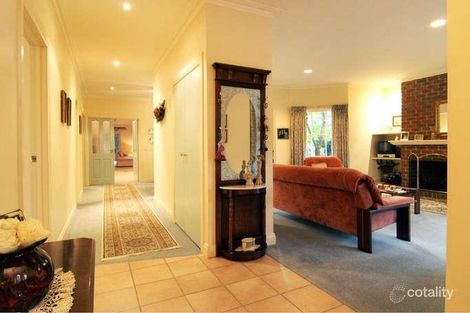 Property photo of 9 Fielden Close Mooroolbark VIC 3138
