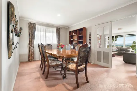 Property photo of 18 Saddleback Ridge Chirnside Park VIC 3116