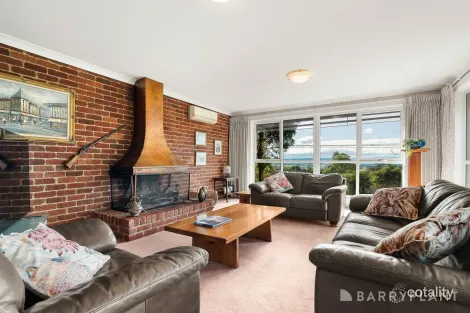 Property photo of 18 Saddleback Ridge Chirnside Park VIC 3116