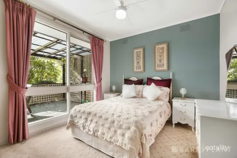 Property photo of 18 Saddleback Ridge Chirnside Park VIC 3116