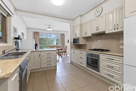13 Warnes Rd, Mitcham, VIC 3132