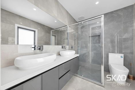 Property photo of 2 Bowenia Avenue Craigieburn VIC 3064