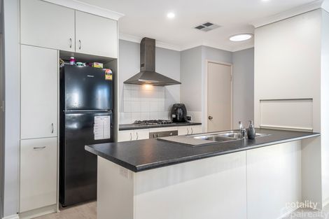 Property photo of 32 Lorne Bend Secret Harbour WA 6173