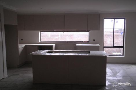Property photo of 11 Bindarri Road Manor Lakes VIC 3024