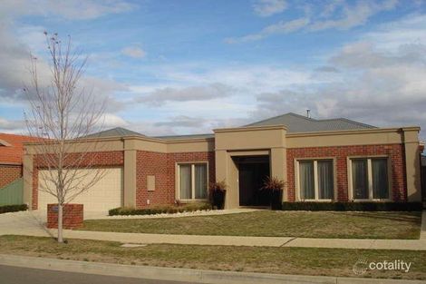 27 St Helens Ave, Lake Gardens, VIC 3355